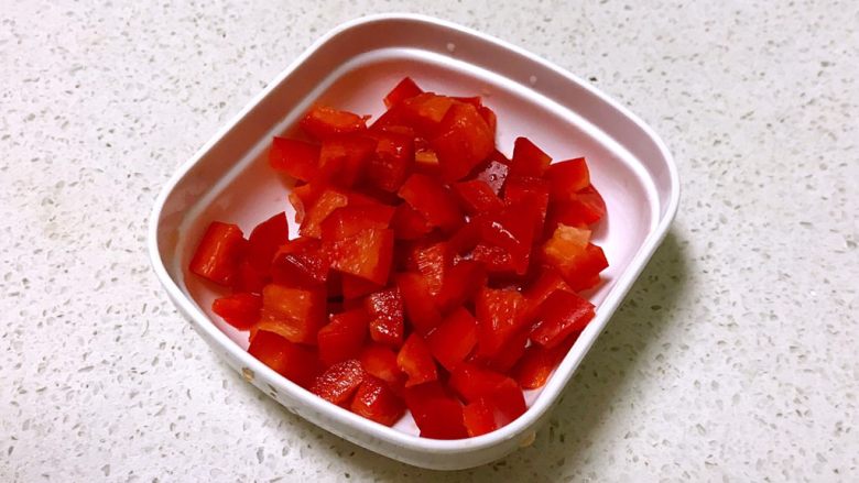 风味独特的 杂蔬炒珍珠丸子,<a style='color:red;display:inline-block;' href='/shicai/ 3554'>彩椒</a>切成小丁