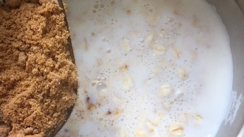 红糖燕麦牛奶饮#冬喝暖饮夏吃冰#,加入红糖