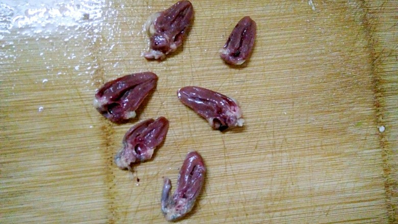 香辣鸡心,<a style='color:red;display:inline-block;' href='/shicai/ 91'>鸡心</a>,对半切开