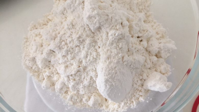 杏仁核桃饼干(无泡打粉、苏打粉),用一个碗,放入低筋粉