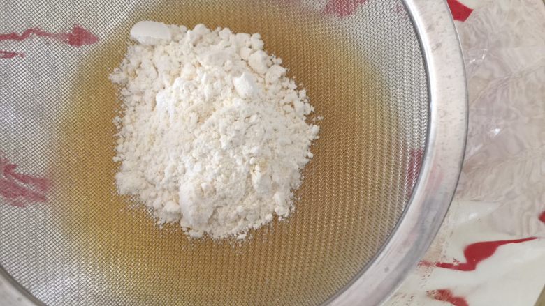 杏仁核桃饼干(无泡打粉、苏打粉),过筛进油蛋糖糊里