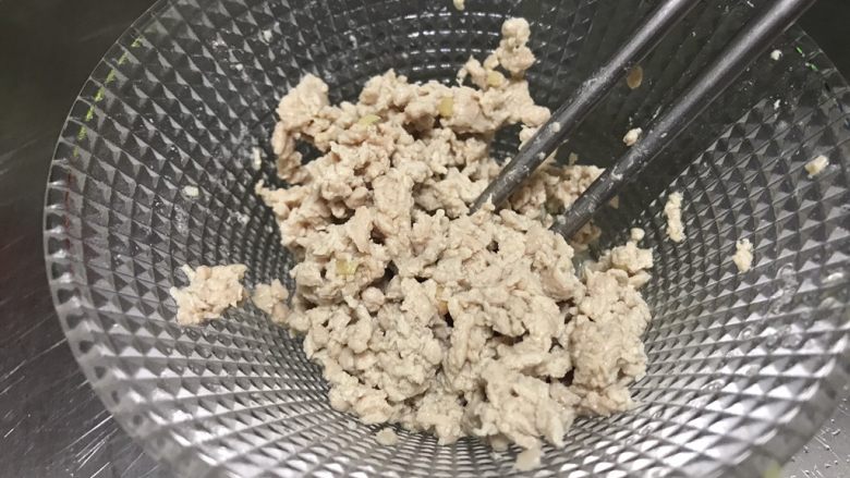 西湖牛肉羹,再烫一遍把血水完全的出完