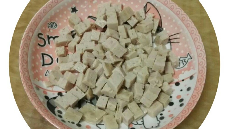 肉饼炒饭,<a style='color:red;display:inline-block;' href='/shicai/ 4182'>肉饼</a>切丁,备用