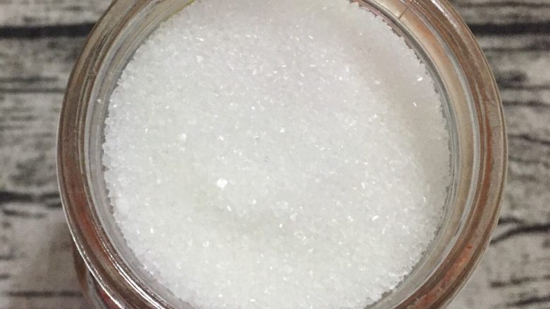 糖桂花,最后一层要用绵白糖,并压实,盖紧瓶盖。