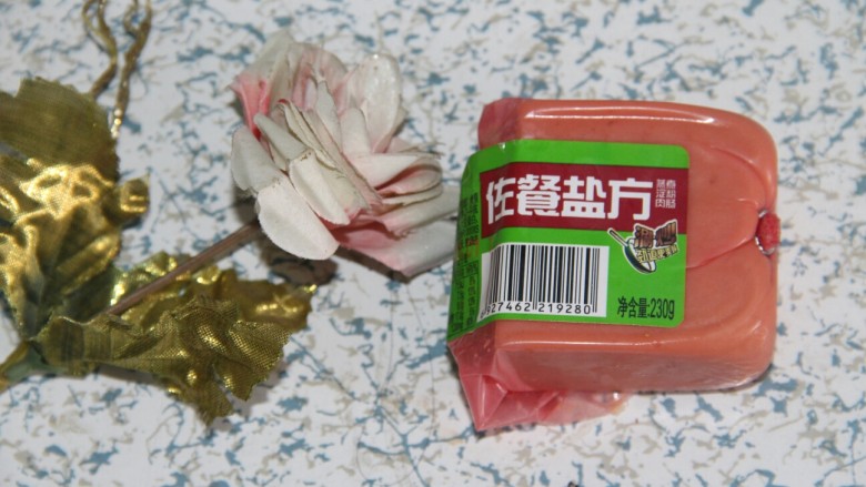 鸡蛋火腿辣椒酱炒饭,<a style='color:red;display:inline-block;' href='/shicai/ 438'>火腿</a>