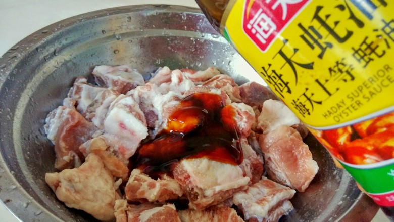 糖醋排骨,加入3勺<a style='color:red;display:inline-block;' href='/shicai/ 721'>蚝油</a>、
