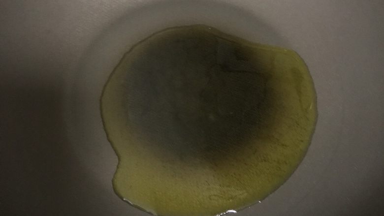 清蒸多宝鱼,另起一口锅,放油,待油烧八九成热