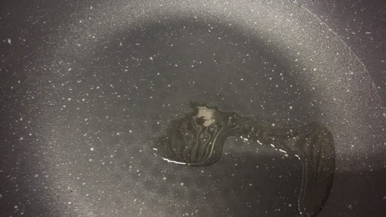 肉片炒莲藕,中火,热锅冷油