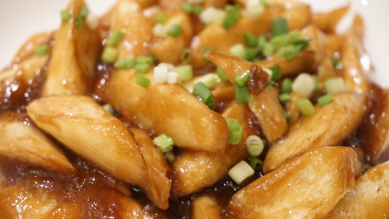 糖醋溜茭白,经过烹饪的小菜诱人不
酸甜可口,可以增进食欲哦