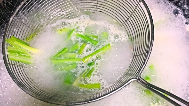 原创系列之@@藕丝拌西芹,西芹,焯水不要过头,有点硬脆才好吃呢。
