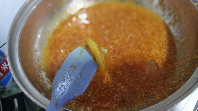苦菇娘果酱,快要熬好时,柠檬片挑出扔掉。