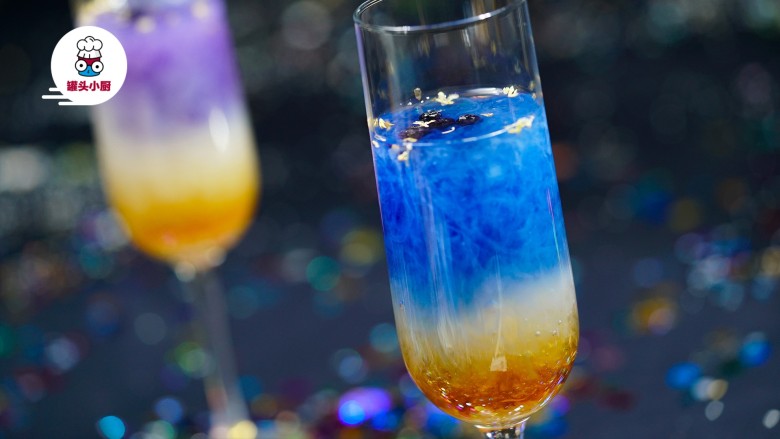 养生壶星空燕窝杯,最后放入黑枸杞5粒,待其晕染开,即可享用