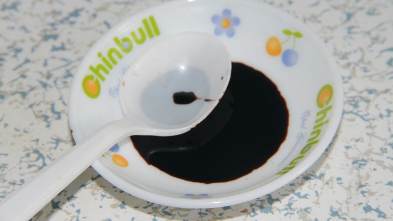 酱油炒饭,调汁,放一勺<a style='color:red;display:inline-block;' href='/shicai/ 762'>老抽</a>