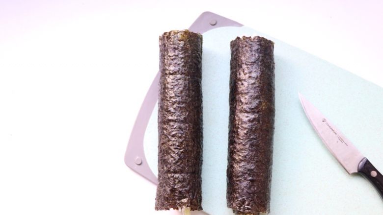 自制日式寿司,卷起,尽量卷紧实一些,更方便切,今天做了2份
