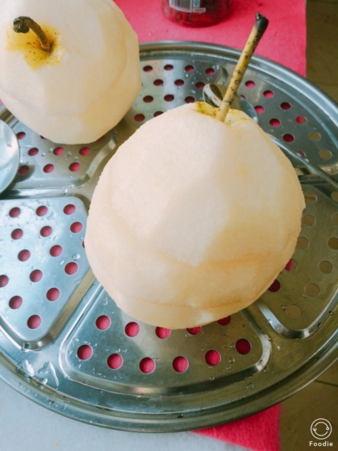 冰糖雪梨,盖上盖子，蒸40分钟