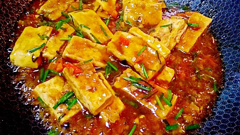 糖醋豆腐,再撒点葱花,美味就做好了