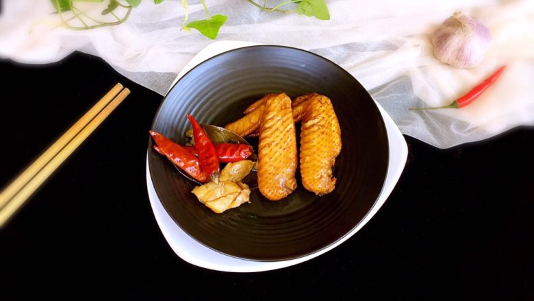 麻辣卤鸡翅,成品图。