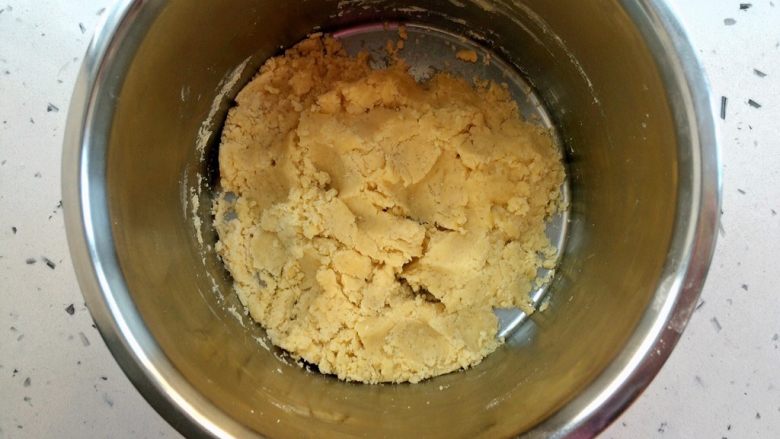 家有烤箱#蔓越莓饼干,拌均匀。