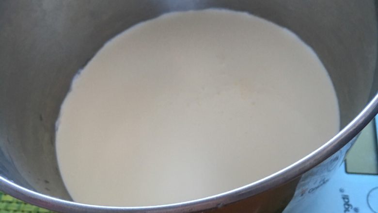 马斯卡彭奶酪,先称量好奶油,放在干净的钢盆里