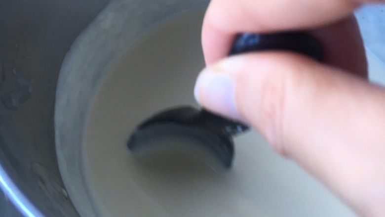 马斯卡彭奶酪,搅拌均匀后关火