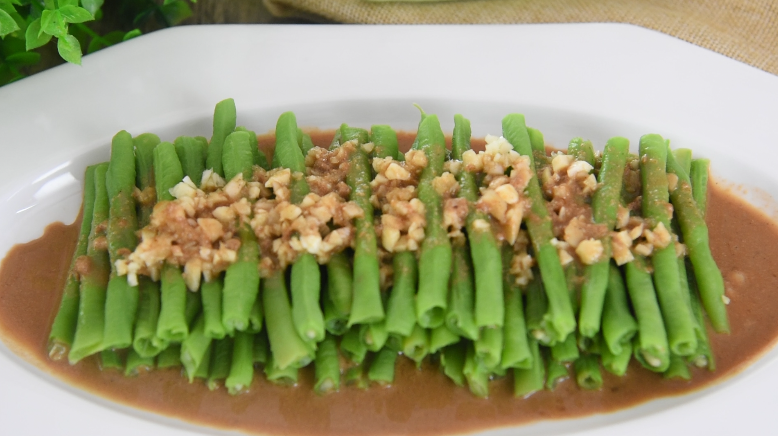 5分钟就能上饭桌，超级快手菜——麻酱蒜蓉豆角,美味又简单的快手菜就完成啦