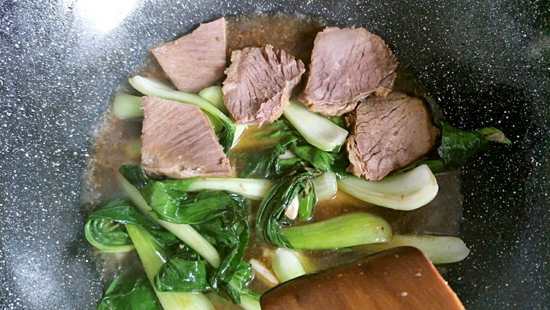 #咸味#+牛肉罩饼,放入牛肉汤和牛肉片