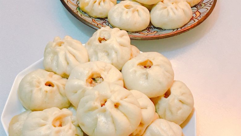 香嫩豆腐包子,美美出锅。第一次发面做包子,很满意了,豆腐肉沫陷嫩滑鲜美,得到老公好评,😄