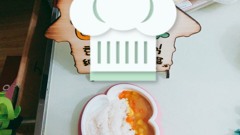 辅食：虾仁咖喱饭,最后浇到米饭上即可。