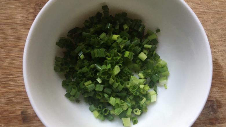 一次性发酵简单易做葱花卷,切碎