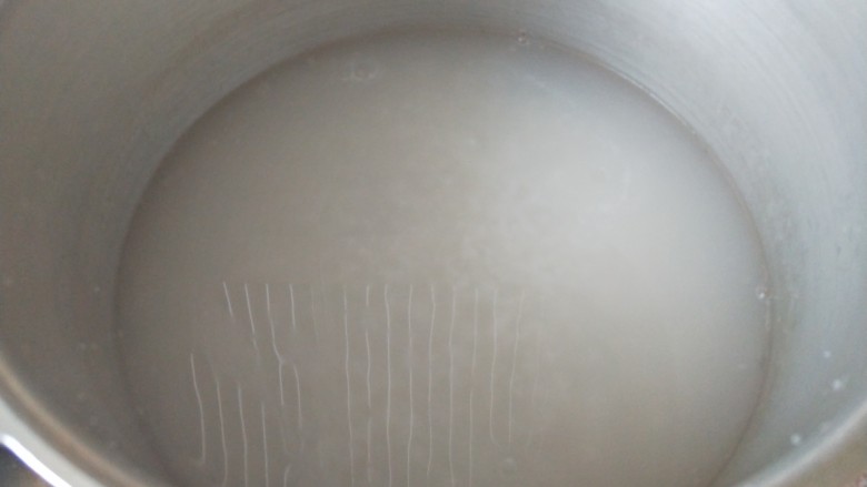 什锦瘦肉粥,粥煮十五到二十分钟已经很软烂了,这时候的白粥也很好喝