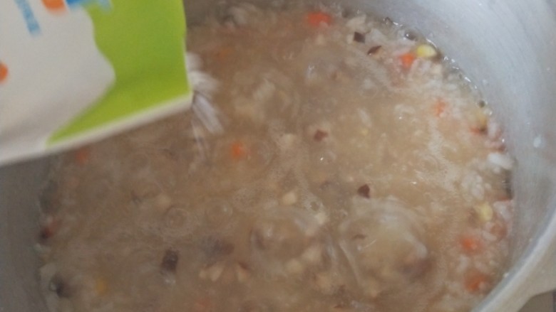 什锦瘦肉粥,然后加适量盐调味,也可加适量生抽