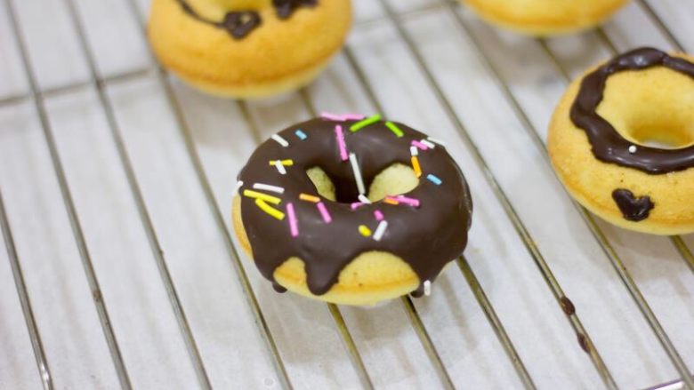 卡通甜甜圈蛋糕（烤箱版）