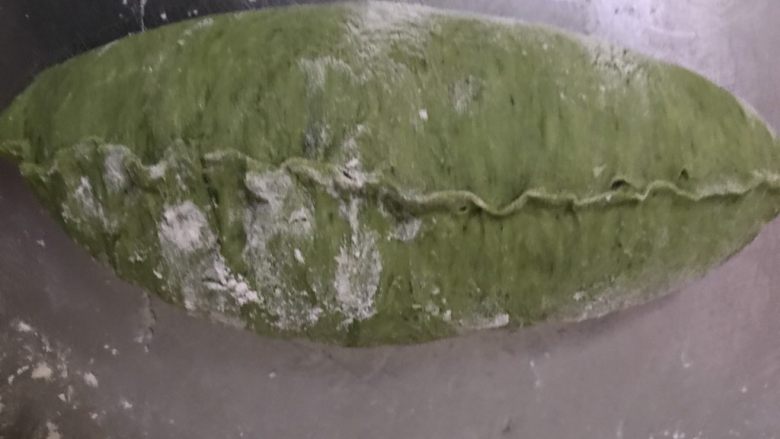 天然酵母榴莲奶酪软欧,捏紧收口。