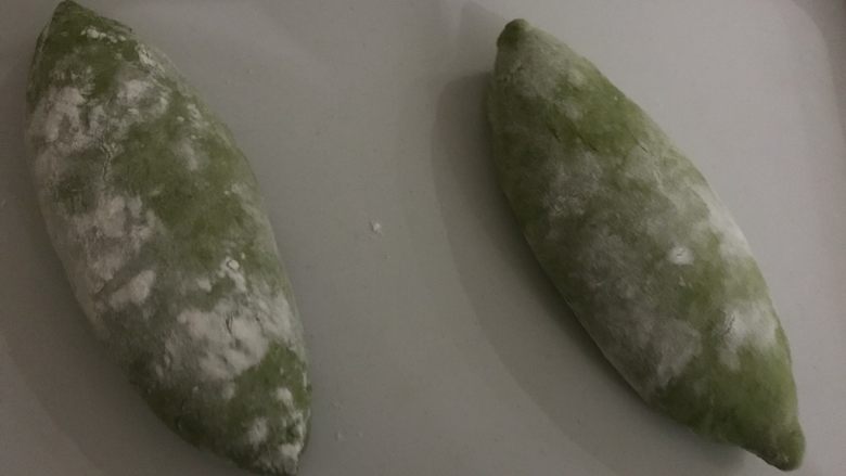 天然酵母榴莲奶酪软欧,放入烤盘，入33度的温暖湿润处进行二发。