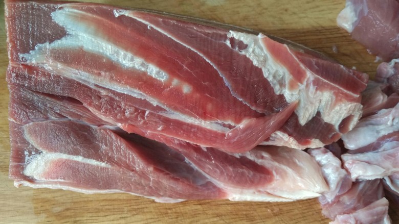 酱牛肉,<a style='color:red;display:inline-block;' href='/shicai/ 981'>牛腱子</a>2斤,清水里泡着,把血水洗出来,