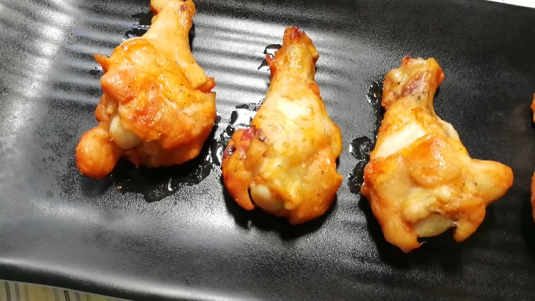 #家有烤箱#新奥尔良烤翅,色泽金黄,口感劲爆十足。赶紧尝试吧!