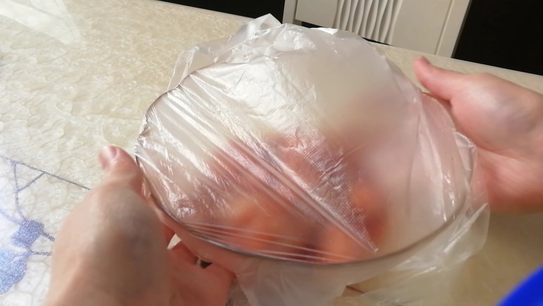 #家有烤箱#新奥尔良烤翅,盖上保鲜膜或者保鲜袋,冰箱冷藏两个小时以上