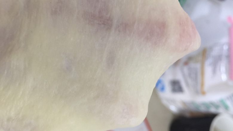 酸奶雪花包(一次发酵法),第一个程序结束后如图达到扩展状态加<a style='color:red;display:inline-block;' href='/shicai/ 887'>黄油</a>和盐