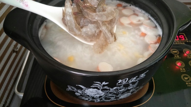 海鲜砂锅粥(宝宝辅食),下入虾仁