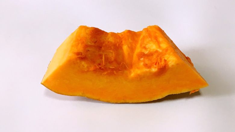 宝宝辅食之南瓜泥,食材准备:<a style='color:red;display:inline-block;' href='/shicai/ 53'>南瓜</a>/50克,亚麻籽油/2滴