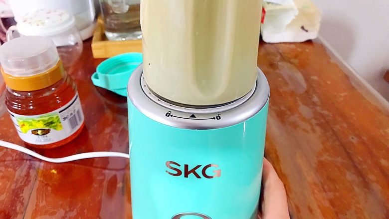 冬喝暖饮夏吃冰~巨好喝的抹茶牛油果香蕉奶昔,按下开关,一分钟!