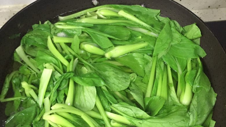 芥菜饺子,因为我家儿子，不喜欢芥菜，我又弄点青菜的。