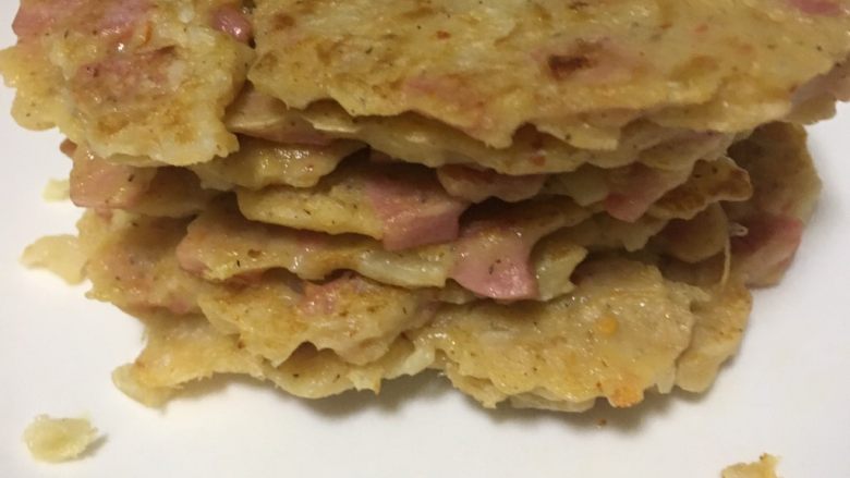 泡菜饼,喜欢葱花的可以放一些,这样颜色对比强烈些,吃的也有胃口