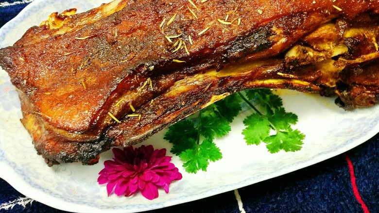 家有烤箱--迷迭香烤羊排,外酥里嫩,口感比外面卖的好多了!