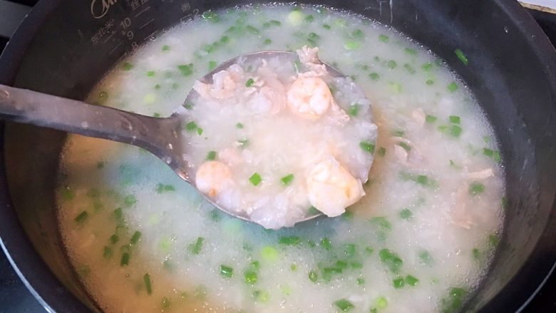 美味虾仁瘦肉粥,美味可口的虾仁瘦肉粥就做好咯!开始享用吧!