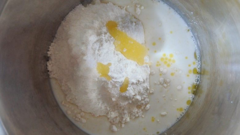 ⭐萌萌哒~小青蛙馒头⭐
,所有东西称量好,然后用筷子搅拌成团 。