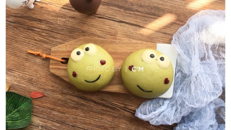 ⭐萌萌哒~小青蛙馒头⭐
,萌萌哒小青蛙做好啦~🌟