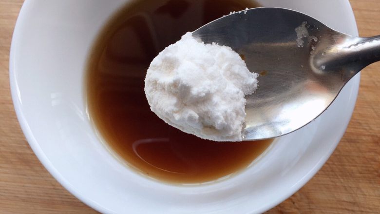 糖醋里脊,适量水,少许淀粉