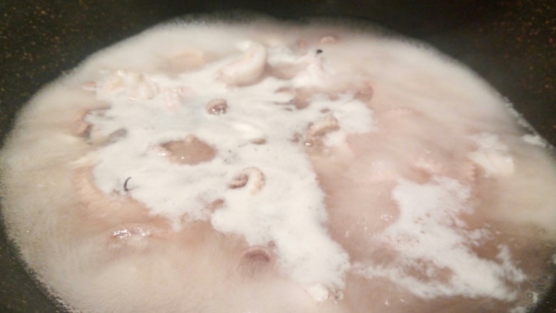 爆炒章鱼豆角,焯水一分钟,盛盘