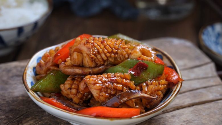 酱爆鲜鱿,美味的酱爆鲜鱿就做好了!